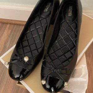 Michael Kors Size 10 black pumps